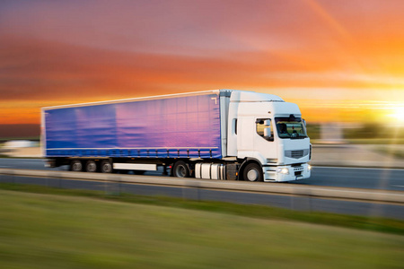 汽車隧道 現代道路貨物運輸的快速通道